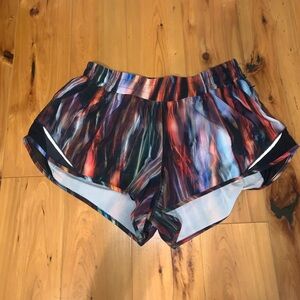 Lululemon hotty hot 2.5” shorts